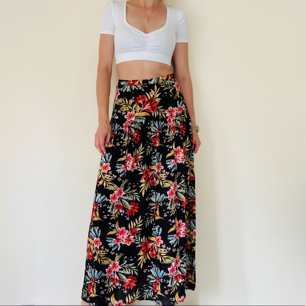 New Body Glove Hawaiian Floral Maxi Lightweight Black Skirt Side Slits